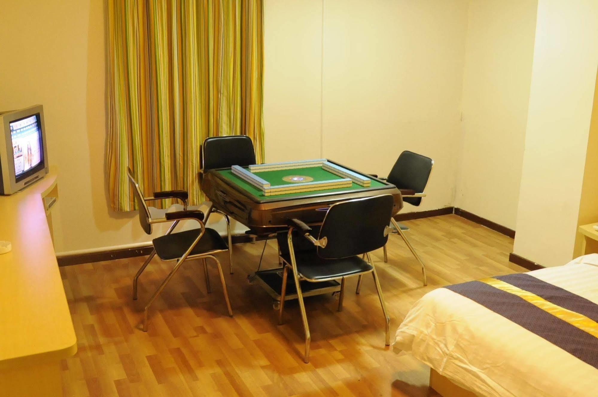 Yuanman Hotel Huizhou Yongwang Plaza Екстер'єр фото
